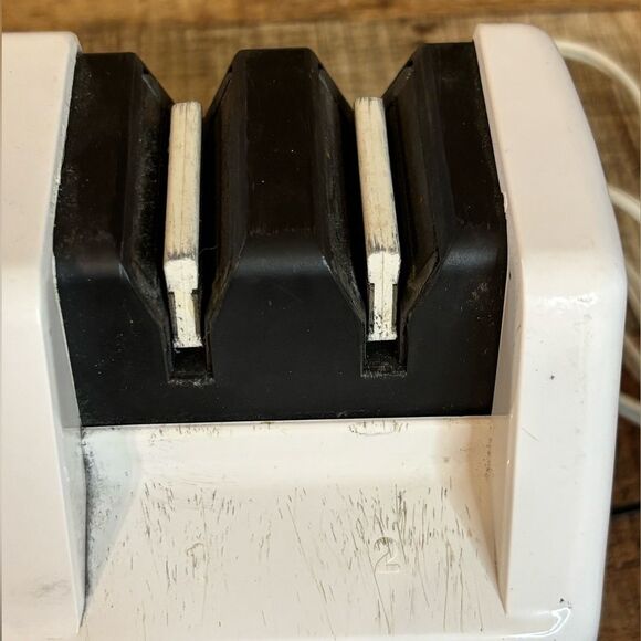 Chef's Choice Diamond Hone Sharpener Model 310 White - TESTED - Picture 3 of 8